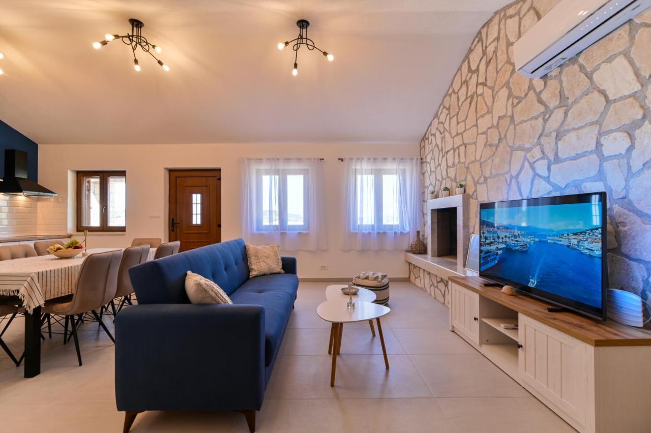 Villa Rudini With Heated Pool Okrug Gornji Exterior photo